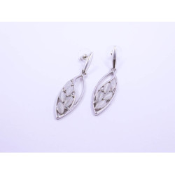 Leaf-shaped White Gem Earrings