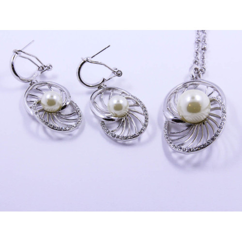 White Pearl Pendant and Earrings Set in Oval Disc Shape