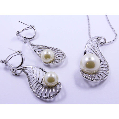 White Pearl Pendant and Earrings Set in Paisley Shape